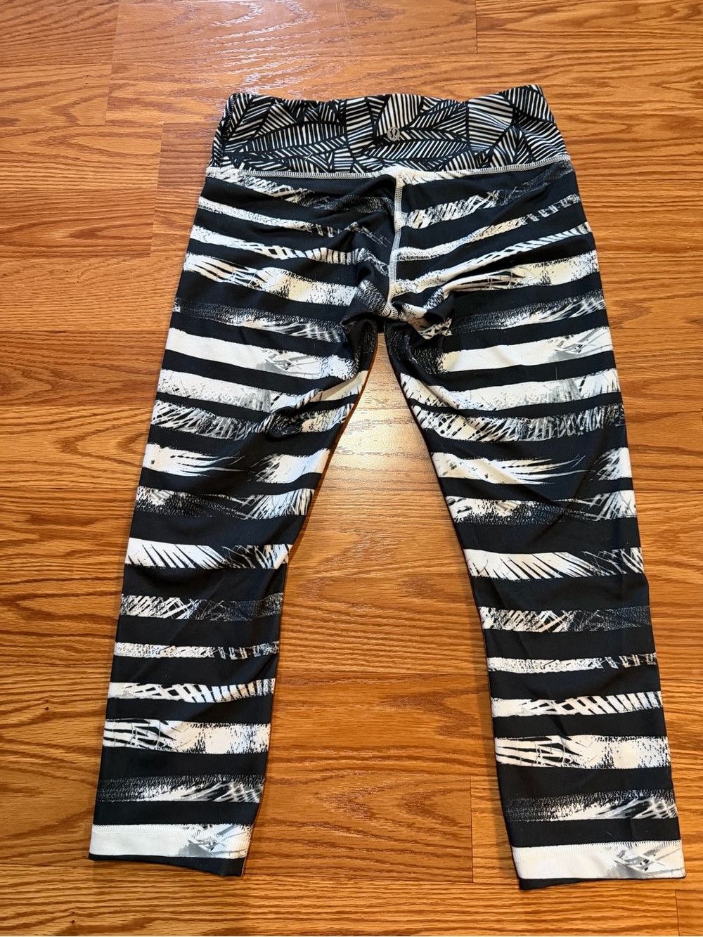 lululemon athletica Black and White